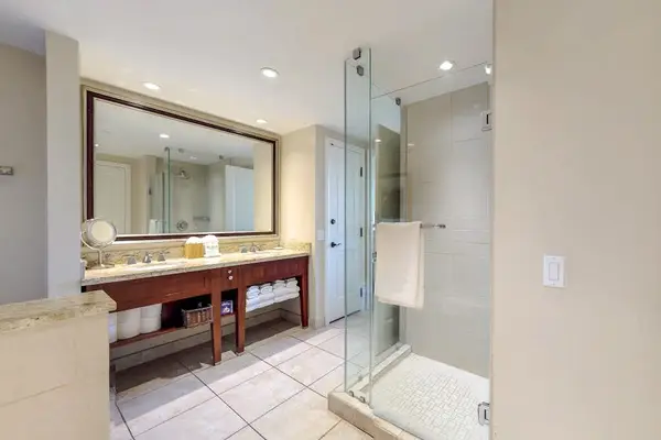 Plenty of fresh towels and toilet paper always ready for you