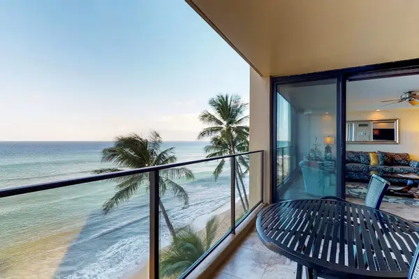 Private Oceanfront Balcony Escape