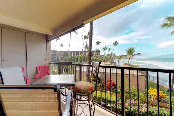 Oceanfront balcony featuring scenic views of the Pacific.
