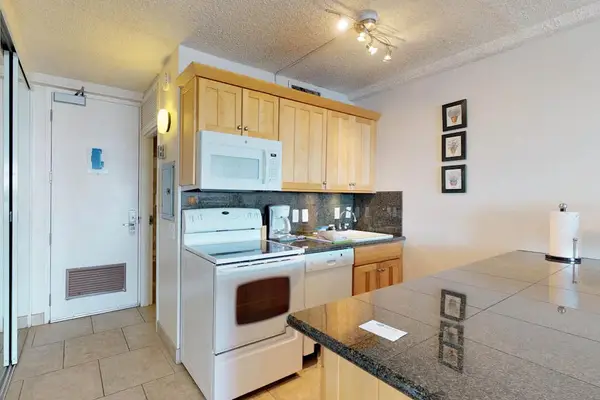 Kitchenette Ready For Island Creations