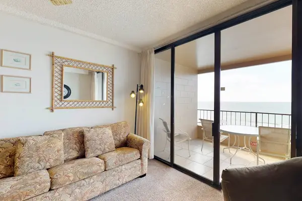 Comfortable Guest Suite With Ocean Views