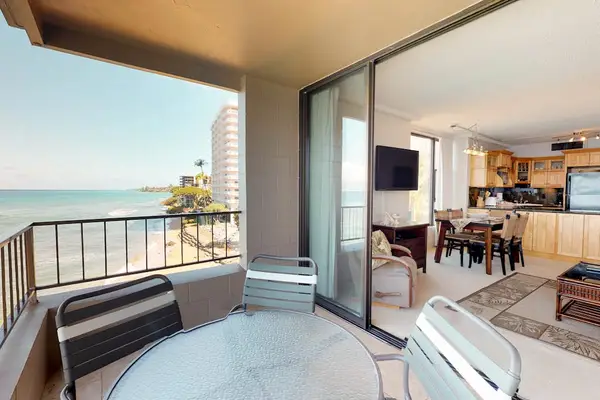 Seamless Indoor Outdoor Oceanfront Living