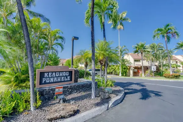 Welcoming Entrance to the Beautiful Keauhou Pualani Community