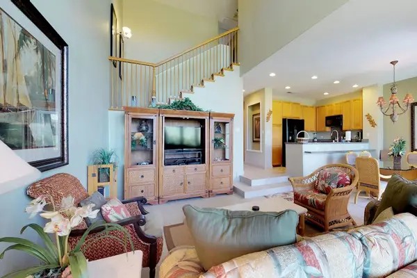 Open-Concept Living, Kitchen & Dining Layout