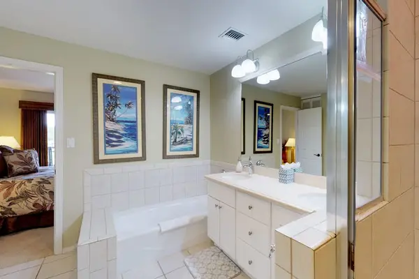 Primary En-Suite Bathroom with Double Sink Vanity