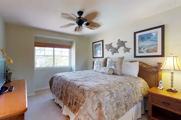 Kona Breeze King Suite with Tropical Accents