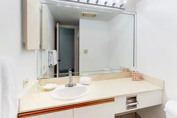 Fresh And Bright Bathroom Vanity