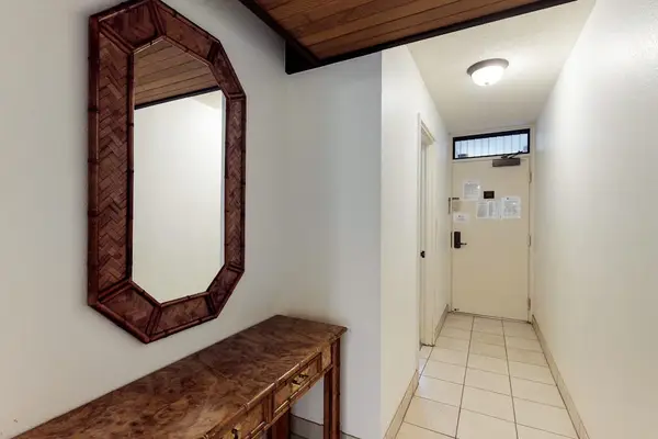 Welcoming Entryway To Your Island Retreat