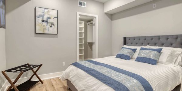 One Sky Loft | Suite, Queen Bed