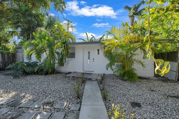 Charming Biscayne Shore #2 Tropical Retreat