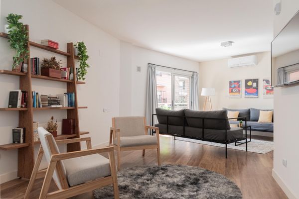 SohoGlam ‘B’ – 2 Bd with Balcony