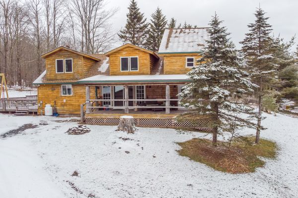 Cozy Chalet With Hot Tub, Minutes To The Slopes