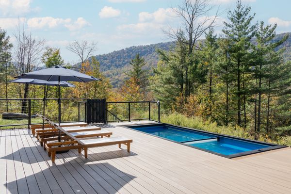 Fawn Hill Cabin: Cozy Log Cabin w/ Year-Round Pool