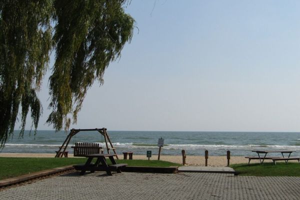 New! Surfside 13 – cute lakefront condo!