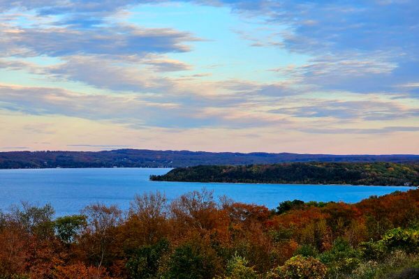 New! Above crystal lake – spectacular lake views!