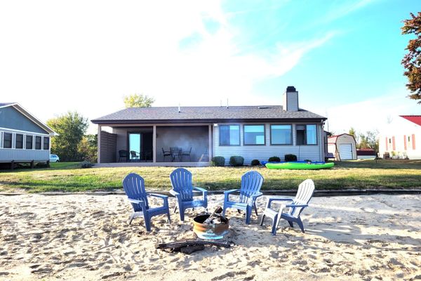 New!  Huron Paradise – Family-Friendly Lakefront!
