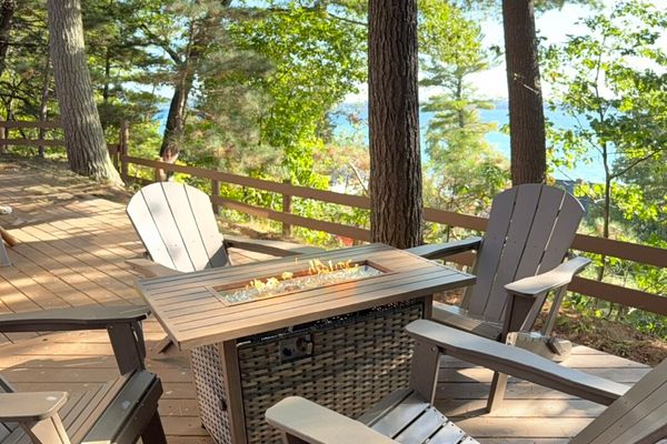 Crystal View Hideaway – Spectacular Lakeview!