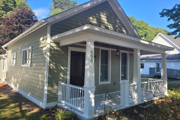 New!  Lake Michigan Hideaway – Very Cute!