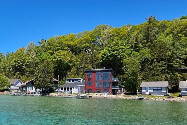 NEW!  Eagles Landing – Lakefront & Gorgeous!