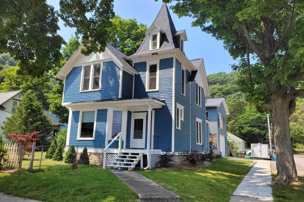 The Glarum House and Apt. – Gorgeous Home & A/C!