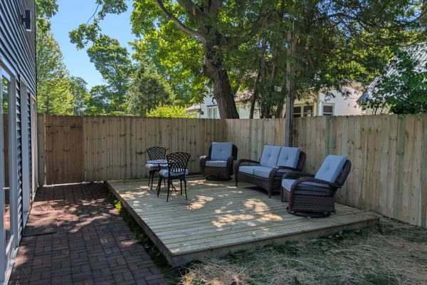 The Glarum Apartment – Cute Historic Home & A/C!