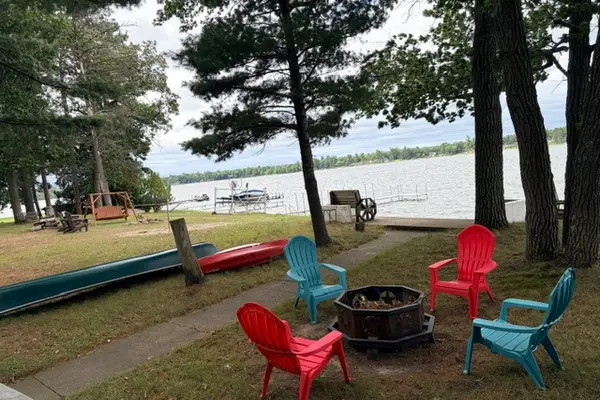 New! Chappy’s Lakeside Cabin – Lakefront w/ Kayak!