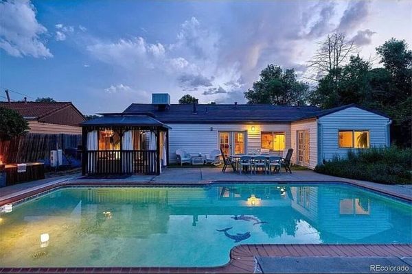 Petals for pollinators – heated pool