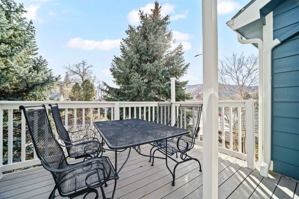 Golden view townhouse – walk to downtown!