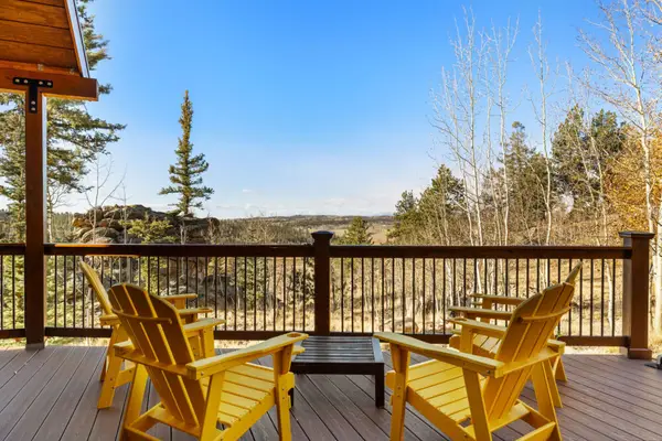 Mountain retreat on 3 acres with stunning views
