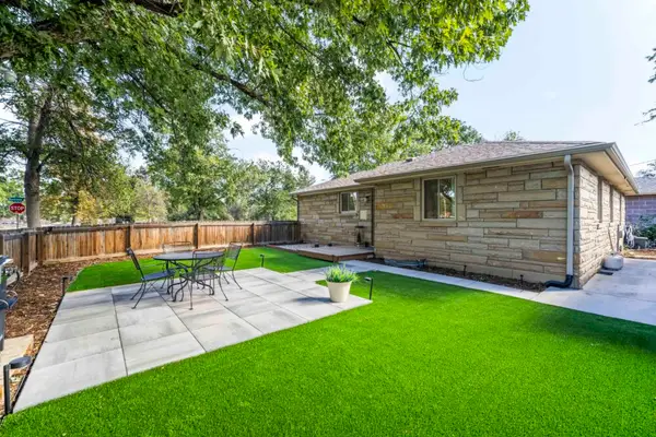 Spacious backyard home with bbq | private office
