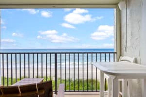 Remodeled Oceanfront 2 Bedroom condo Dog Friendly