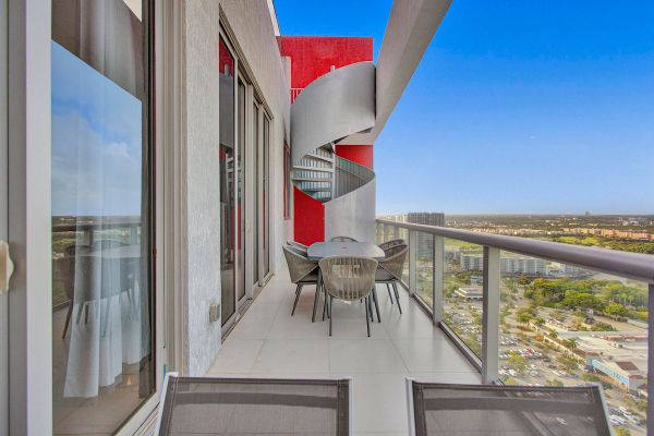 Penthouse with Private Rooftop & Beautiful Views