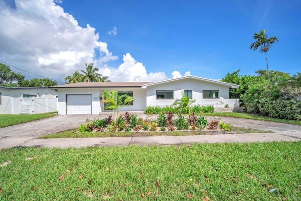 Charming Waterfront in Aventura | Stunning Stay