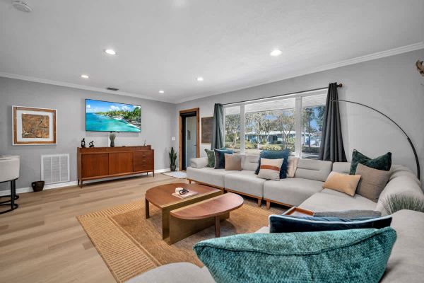 Newly Renovated 2/2 Sunny Haven in Pompano