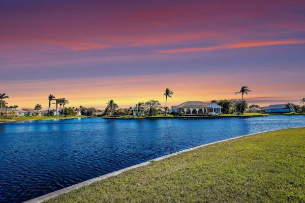 Canal Breeze – Charming Waterfront w/Sunset Views