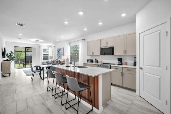 Spacious & Serene Royal Palm Gateway