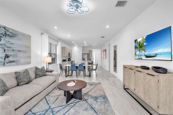 Royal Palm Gateway – Modern 4BR Homestead Retreat