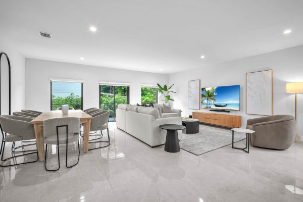 Casa Bella l Sleeps 10 l Near Freedom Park & MIA