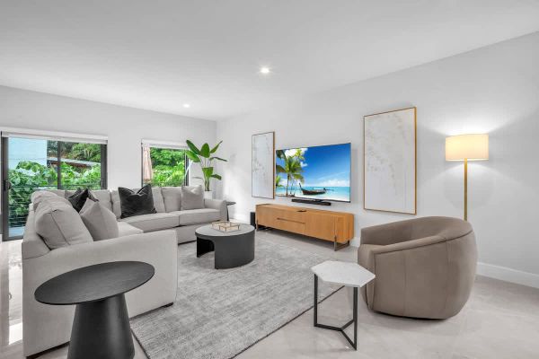 Casa Bella – New & Stylish Modern Home