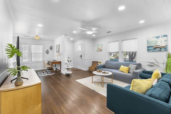 Chic 2/2 Cottage Near Downtown & Beaches