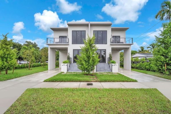 Miami Palm Villas – Family – Entire 8BR-6BA