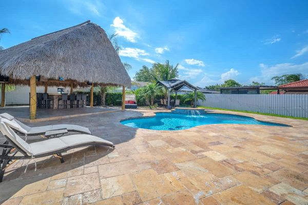 6BR Villa Tropical Haven Private Pool & BBQ