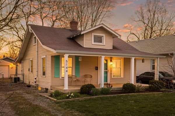 Pet-Friendly Bungalow | Grill + Fire Pit!