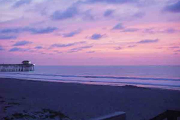 1BR Beachside Classic – 1 Min Walk to the Sand!