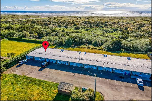 2BR Beachfront Condo | Walk DT | Dogs OK | Unit B