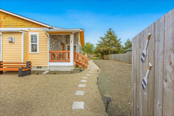 Comfy Home Close to the Pacific & Ocean Shores Fun