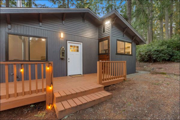 2BR Lakefront Cottage | Fireplace | Quiet Retreat