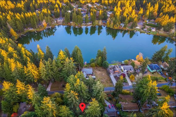 2BR Lakefront Cottage | Fireplace | Quiet Retreat