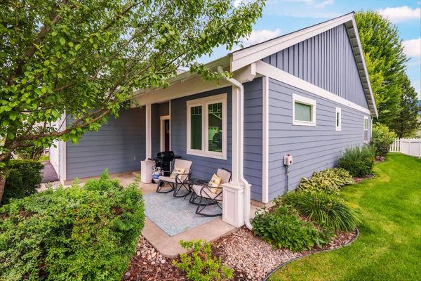 Dover Bay Retreat | Dogs OK | BBQ & Outdoor Seating