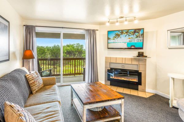 2BR Condo – Ocean Views & Close to Town